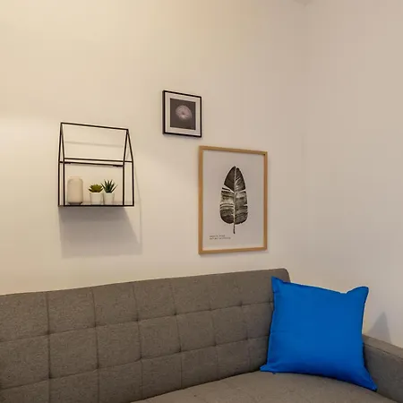 Home4stays - Apartmenthaus In *